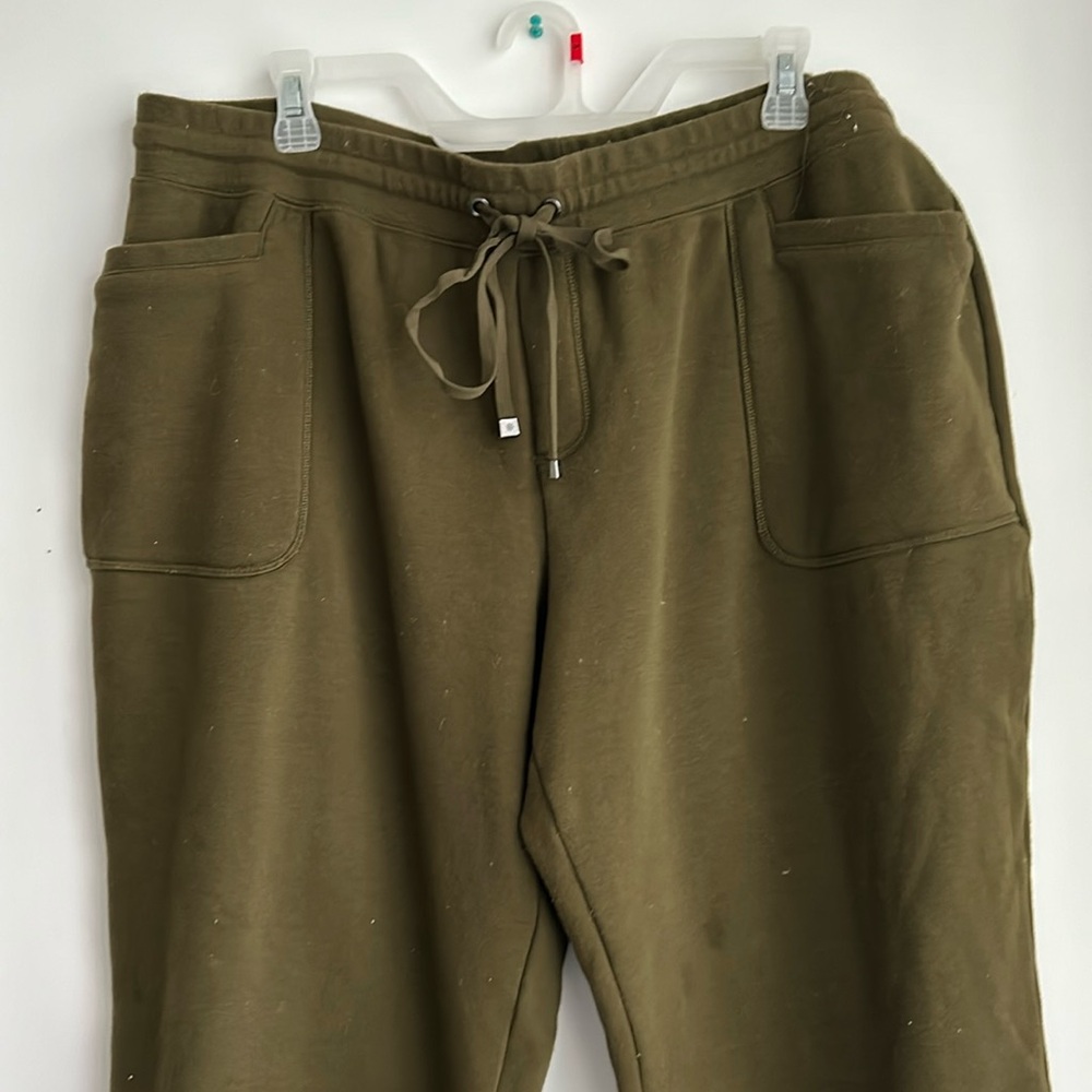 Issac Mizrahi Olive Green women’s cropped sweatpants XL - Picture 2 of 7